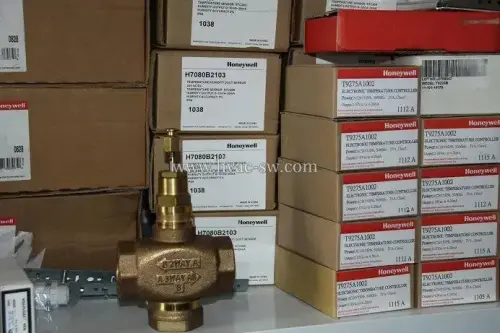 Honeywell V5011P1038 / V5011P2002 Two-Way Steam Regulating Valve